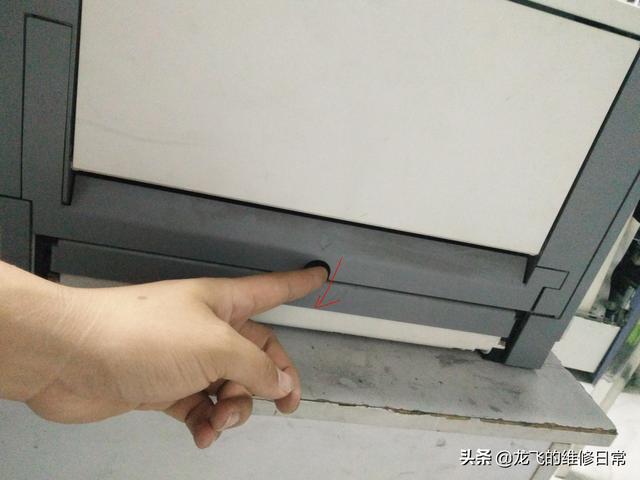 HP 5200打印机纸张连续进纸导致卡纸问题的拆机和维修方法分享