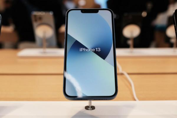 如何解决iPhone 13屏幕卡死、黑屏和无法关机问题？