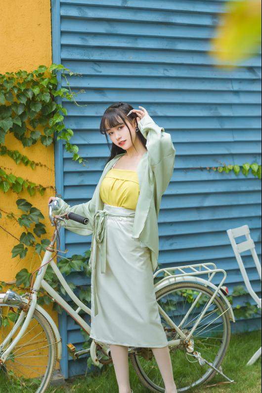 拼多多也有正宗汉服！这几家汉服店铺在拼多多都可以找到哦！快来码起来吧！