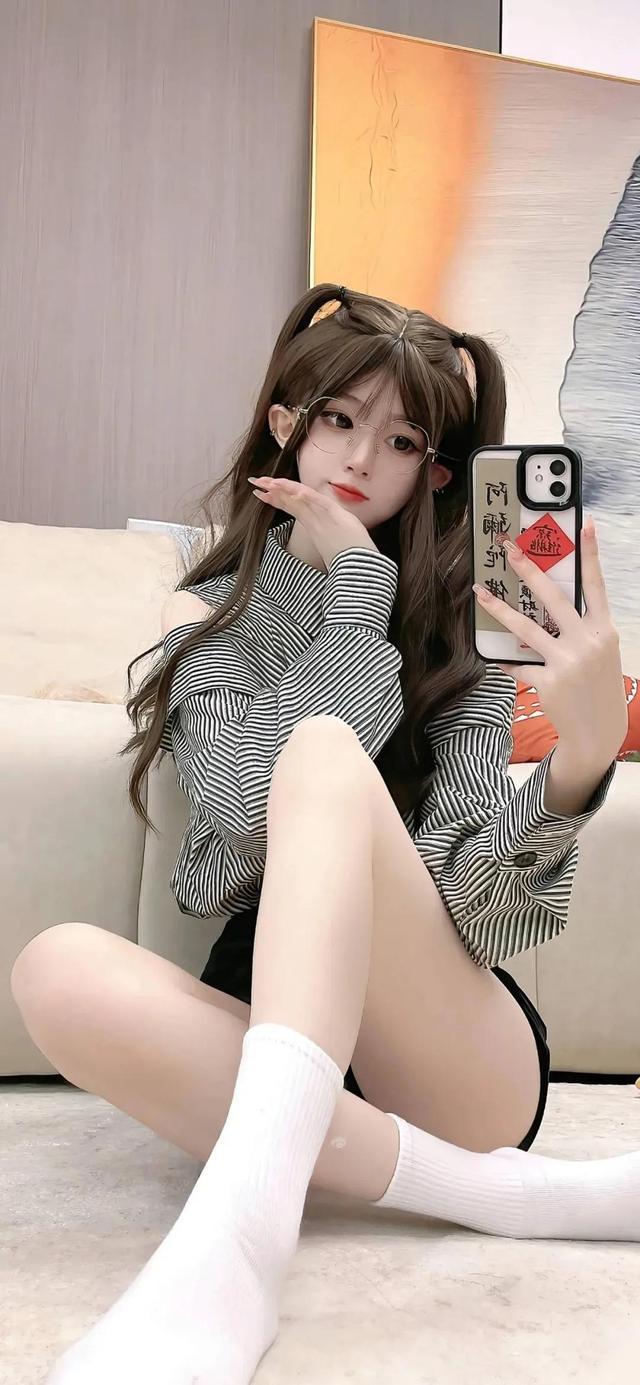 推荐两本热门小说：《高手下山从退婚开始》和《无敌爽文续火花》