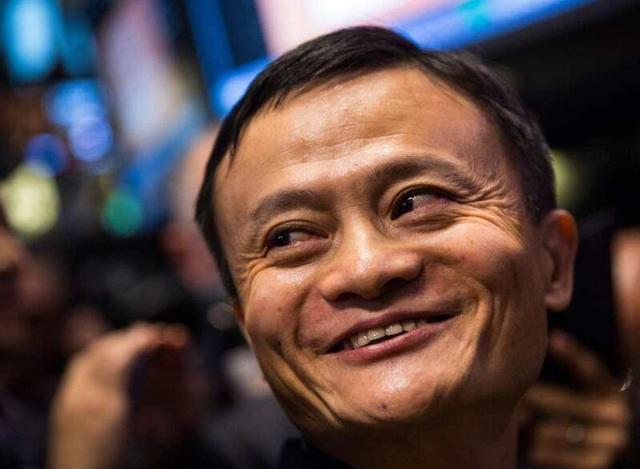 马化腾坐拥3800多亿财富，微信为何不需要付费使用？腾讯靠什么赚钱？
