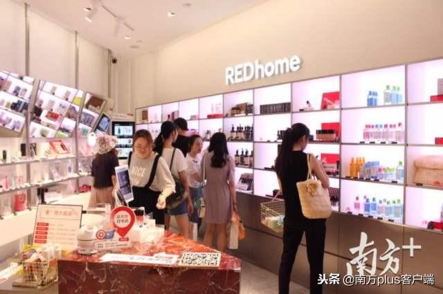 小红书：年轻人消费的超级APP! 定位为年轻人化妆品、服装的决策入口