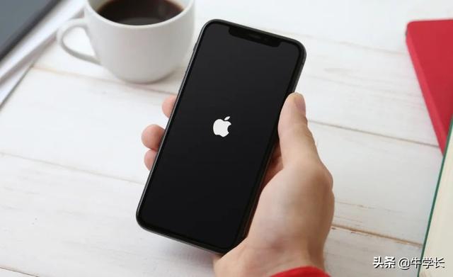 iPhone开机一直显示白苹果闪烁？这里有3个解决方法！